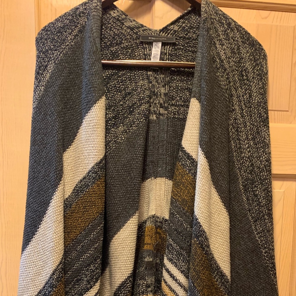 Poncho BCBG